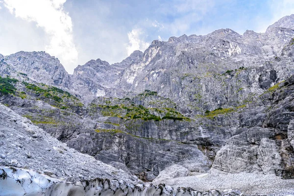 Valle de las montañas cerca de Koenigssee, Konigsee, Parque Nacional Berchtesgaden, Baviera, Alemania . —  Fotos de Stock