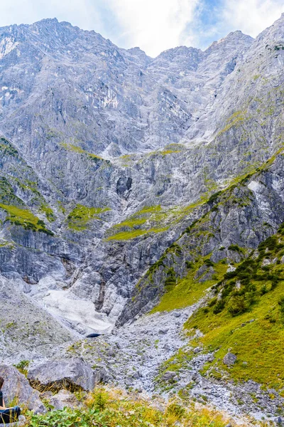 Valle de las montañas cerca de Koenigssee, Konigsee, Parque Nacional Berchtesgaden, Baviera, Alemania . —  Fotos de Stock