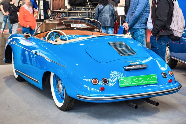 弗里德里希沙芬 - 2019年5月：后视蓝色保时捷356 1948 cabrio在汽车世界经典博登塞于2019年5月11日在德国弗里德里希沙芬 — 图库照片