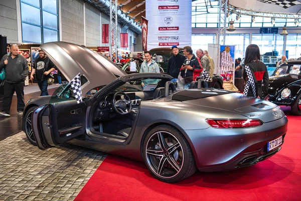 FRIEDRICHSHAFEN - MAY 2019: silver carbon MERCEDES-AMG GT C190 R190 2014 cabrio at Motorworld Classics Bodensee on May 11, 2019 in Friedrichshafen, Germany — Stock Photo, Image
