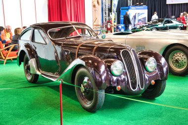 Friedrichshafen - Mayıs 2019: Kahverengi Bmw 328 1937 Ameisenei coupe Motorworld Classics Bodensee Mayıs'ta 11, 2019 Friedrichshafen, Almanya