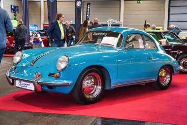 Friedrichshafen - Mayıs 2019: mavi masmavi Porsche 356 Super 90 1948 coupe Motorworld Classics Bodensee Mayıs'ta 11, 2019 Friedrichshafen, Almanya
