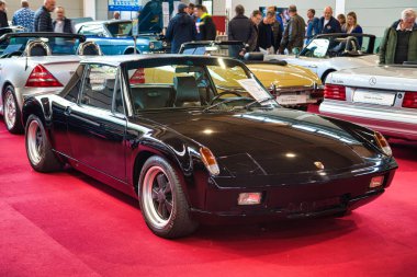 Friedrichshafen - Mayıs 2019: siyah Porsche 914 Gt Targa 1971 Motorworld Classics Bodensee Mayıs'ta 11, 2019 Friedrichshafen, Almanya