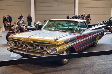 Friedrichshafen - Mayıs 2019: siyah sarı kırmızı Chevrolet El Camino 1959 Motorworld Classics Bodensee Mayıs'ta 11, 2019 Friedrichshafen, Almanya