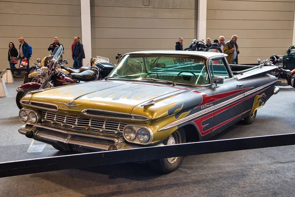 Friedrichshafen - Mayıs 2019: siyah sarı kırmızı Chevrolet El Camino 1959 Motorworld Classics Bodensee Mayıs'ta 11, 2019 Friedrichshafen, Almanya