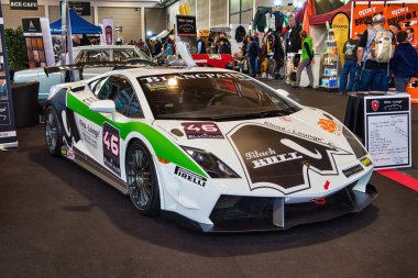 Friedrichshafen - Mayıs 2019: Beyaz yeşil siyah Lamborghini Super Trofeo Gallardo 2009 Motorworld Classics Bodensee Mayıs'ta 11, 2019 Friedrichshafen, Almanya