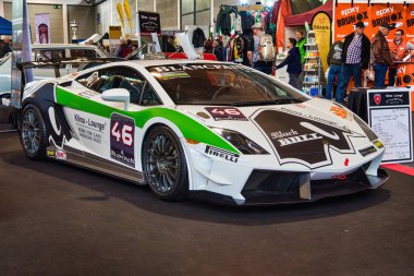 Friedrichshafen - Mayıs 2019: Beyaz yeşil siyah Lamborghini Super Trofeo Gallardo 2009 Motorworld Classics Bodensee Mayıs'ta 11, 2019 Friedrichshafen, Almanya