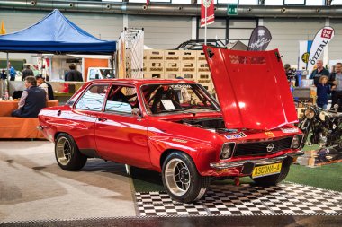 Friedrichshafen - Mayıs 2019: kırmızı Alfa Roma Alfetta Gt Type 116 1972 Motorworld Classics Bodensee Mayıs'ta 11, 2019 Friedrichshafen, Almanya