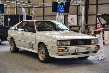 Friedrichshafen - Mayıs 2019: Beyaz Audi Quattro your-Quattro Type 81 85 1980 sedan Motorworld Classics Bodensee Mayıs'ta 11, 2019 Friedrichshafen, Almanya