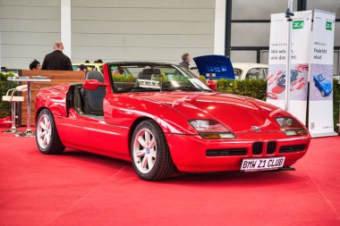 Friedrichshafen - Mayıs 2019: kırmızı Bmw Z1 cabrio roadster 1989 Motorworld Classics Bodensee Mayıs'ta 11, 2019 Friedrichshafen, Almanya