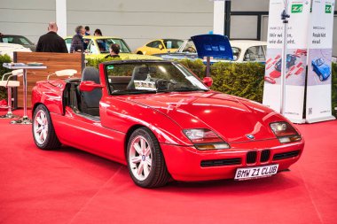 Friedrichshafen - Mayıs 2019: kırmızı Bmw Z1 cabrio roadster 1989 Motorworld Classics Bodensee Mayıs'ta 11, 2019 Friedrichshafen, Almanya