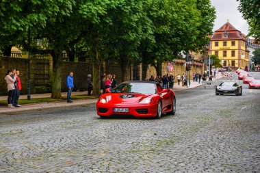 Almanya, Fulda - Jul 2019: red Ferrari 360 cabrio Type F131, İtalyan otomotiv üreticisi Ferrari tarafından 1999-2005 yılları arasında üretilen iki koltuklu, orta motorlu, arkadan itişli spor otomobil. Bu succe