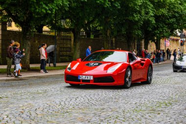 Almanya, Fulda - Jul 2019: kırmızı Ferrari 488 coupe Type F142m, İtalyan otomobil üreticisi Ferrari tarafından üretilen orta motorlu spor otomobil. Araba önemli bir dış ile 458 için bir güncelleme