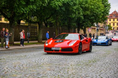 Almanya, Fulda - Jul 2019: kırmızı Ferrari 488 coupe Type F142m, İtalyan otomobil üreticisi Ferrari tarafından üretilen orta motorlu spor otomobil. Araba önemli bir dış ile 458 için bir güncelleme