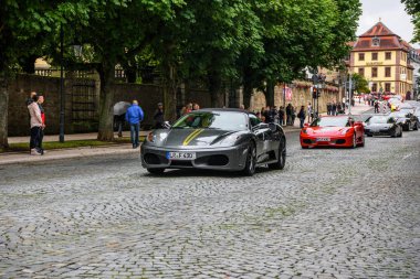 Almanya, Fulda - Jul 2019: koyu gri Ferrari F430 Type F131 cabrio, İtalyan otomobil üreticisi Ferrari tarafından 2004-2009 yılları arasında Üretilen spor otomobil. Araba 