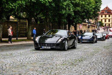 Almanya, Fulda - Jul 2019: siyah Ferrari California Type F149 coupe, İtalyan otomotiv üreticisi Ferrari tarafından üretilen büyük bir touring spor otomobildir. Bu iki kapılı sert üst cabrio olduğunu. Ne zaman o