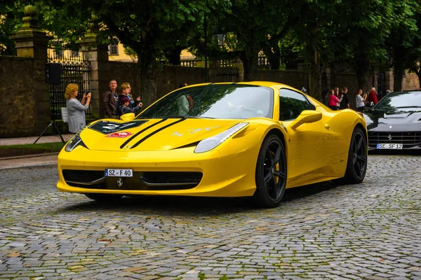 ALEMANIA, FULDA - JUL 2019: amarillo FERRARI 458 SPIDER coupé was i —  Fotos de Stock