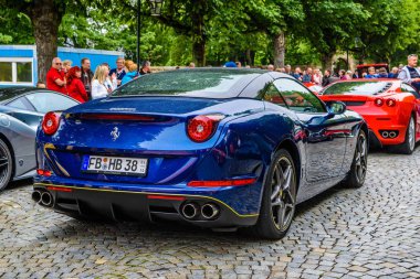 Almanya, Fulda - Jul 2019: lacivert Ferrari California Type F14