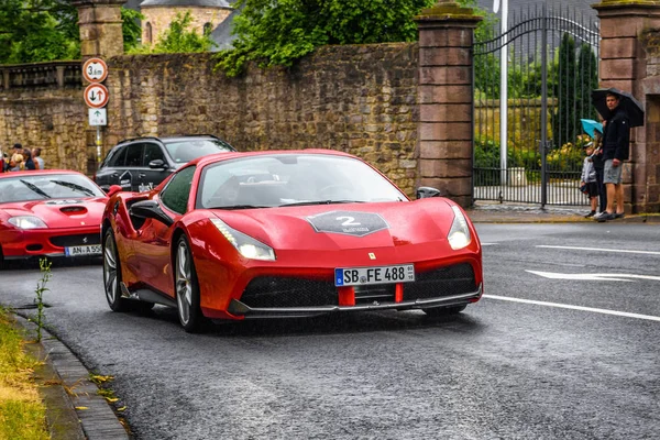 ALEMANHA, FULDA - JUL 2019: vermelho FERRARI 488 tipo de cupê F142M é um — Fotografia de Stock