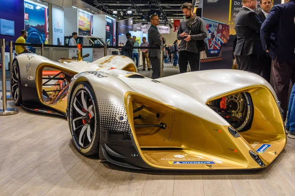 FRANCESCO, GERMANIA - SET 2019: bianco giallo ROBORACE è un veicolo a guida autonoma, a propulsione elettrica. Si propone di essere il primo campionato mondiale per auto autonome, IAA International Motor — Foto Stock