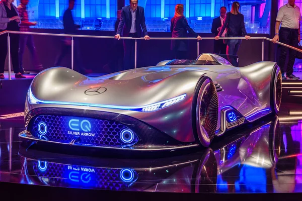 Франкфурт-на-Майні, Німеччина-Вересень 2019: Mercedes-Benz Vision EQ Срібний стрілка електричний гоночний автомобіль, МАА Міжнародний автосалон Auto виставці — стокове фото