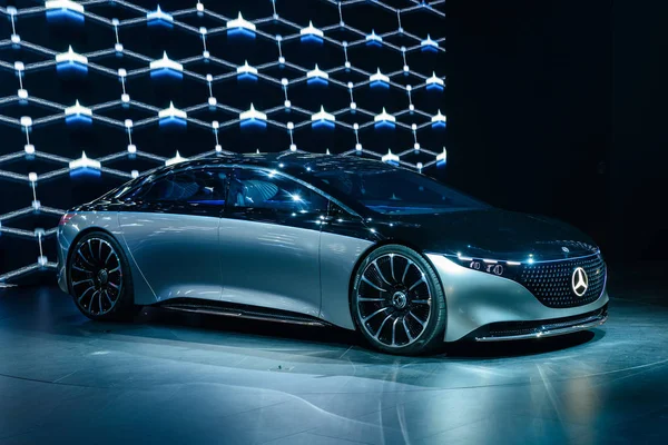 FRANKFURT, ALEMANIA - SEPTIEMBRE 2019: negro plateado MERCEDES BENZ VISION EQS coche concepto eléctrico de lujo, IAA International Motor Show Auto Exposición —  Fotos de Stock