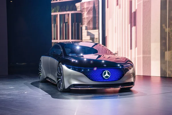 Frankfurt, Tyskland-sept 2019: Silver svart Mercedes Benz vision eqs lyx elektrisk konceptbil, IAA International motor show Auto Exhibtion — Stockfoto