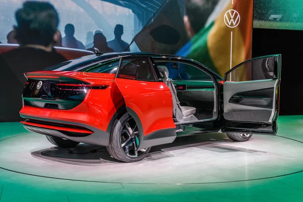 FRANCESCO, GERMANIA - SET 2019: rosso VOLKSWAGEN VW I.D. CROZZ è una concept car elettrica SUV basata sulla piattaforma elettrica MEB di Volkswagen, IAA International Motor Show Auto Exhibtion — Foto Stock