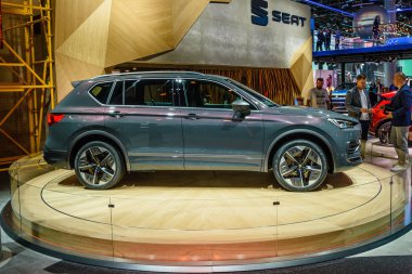 Frankfurt, Almanya - Eylül 2019: blue grau Seat Tarraco orta-