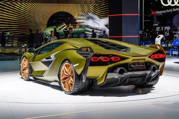 FRANKFURT, ALEMANHA - SEPT 2019: amarelo dourado LAMBORGHINI SIAN F — Fotografia de Stock