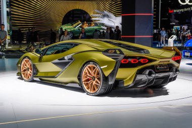 Frankfurt, Almanya - Eylül 2019: sarı altın Lamborghini Sian F