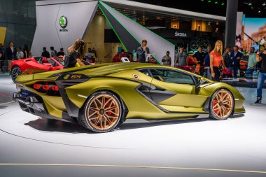 Frankfurt, Almanya - Eylül 2019: sarı altın Lamborghini Sian F