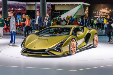 Frankfurt, Almanya - Eylül 2019: sarı altın Lamborghini Sian F