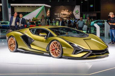 Frankfurt, Almanya - Eylül 2019: sarı altın Lamborghini Sian F