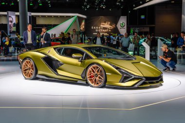 Frankfurt, Almanya - Eylül 2019: sarı altın Lamborghini Sian F