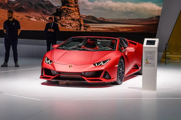 FRANKFURT, GERMANY - SEPT 2019: pink cabrio sports car LAMBORGHI — Stock Photo, Image