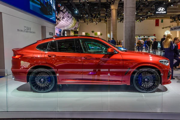 Frankfurt, Německo-Sept 2019: červený BMW Alpina Xd4 allroad X4 Su — Stock fotografie