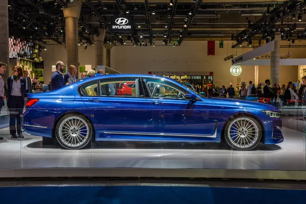 フランクフルト、 ドイツ - セプト 2019: ブルー BMW アルピナ B7 G12 オールロード L — ストック写真