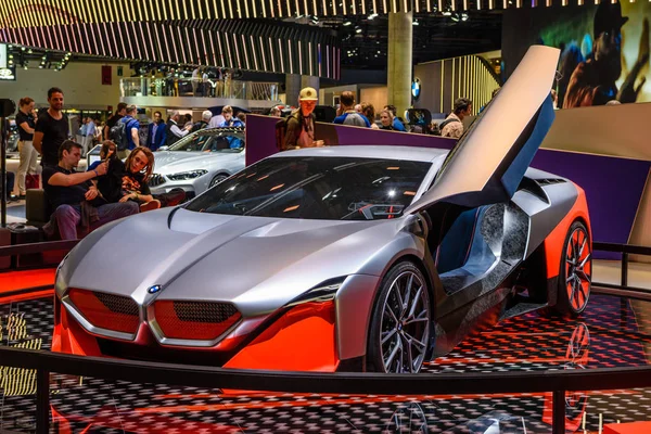 Frankfurt, Niemcy-2019 września: srebrny czerwony BMW M Next Vision con — Zdjęcie stockowe