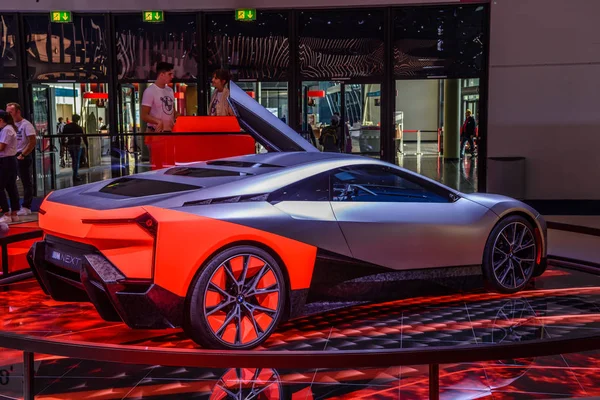 FRANKFURT, ALEMANHA - SEPT 2019: prata vermelho BMW M PRÓXIMO VISÃO conceito carro coupé elétrico, IAA International Motor Show Auto Exhibtion — Fotografia de Stock