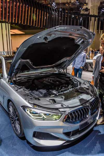 Frankfurt, Niemcy-wrzesień 2019: srebrny BMW 7 7er G12 G11 długa wersja biznes sedan, IAA międzynarodowy Motor Show Auto wystawca — Zdjęcie stockowe