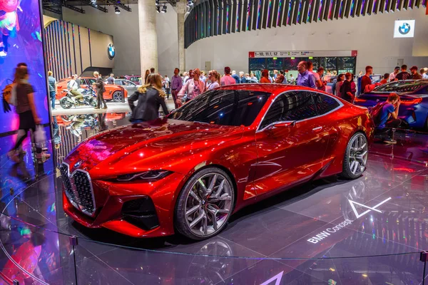 FRANKFURT, ALEMANHA - SEPT 2019: BMW vermelho CONCEITO 4 M PRÓXIMO VISÃO carro coupé elétrico, IAA International Motor Show Auto Exhibtion — Fotografia de Stock