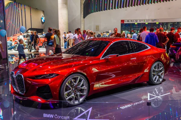 Франкфурт, Німеччина-Вересень 2019: Red BMW концепція 4 м наступне бачення електричних купе автомобіля, МАА Міжнародний автосалон Auto виставці — стокове фото