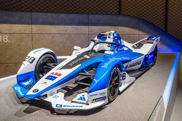 Frankfurt, Almanya - Eylül 2019: beyaz mavi Bmw ife.18 Formula E yarış elektrikli otomobil, Iaa International Motor Show Auto Exhibtion — Stok fotoğraf