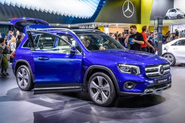Frankfurt, Almanya - Eylül 2019: mavi Mercedes-Benz Glb 220 d 4matic elektrikli Suv araba, Iaa Uluslararası Motor Show Auto Exhibtion