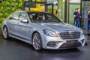Frankfurt, Almanya - Eylül 2019: gümüş gri Mercedes-Benz S 560 e elektrikli, Iaa Uluslararası Motor Show Auto Exhibtion