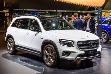 Frankfurt, Almanya - Eylül 2019: beyaz Mercedes-Benz Glb 200, Iaa International Motor Show Auto Exhibtion