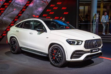 Frankfurt, Almanya - Eylül 2019: beyaz Mercedes-Benz Amg Gle 53 4