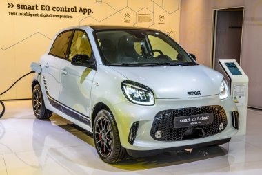 Frankfurt, Almanya - Eylül 2019: Gümüş gri Smart Eq Forfour edition Mercedes-Benz, Iaa International Motor Show Auto Exhibtion bir elektrikli