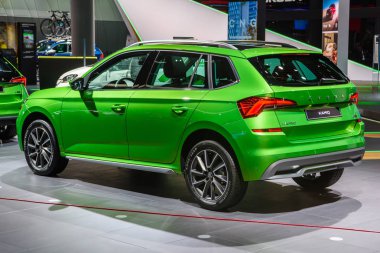 Frankfurt, Almanya - Eylül 2019: kireç yeşili Skoda Kamiq subcompact crossover Suv, Iaa International Motor Show Auto Exhibtion